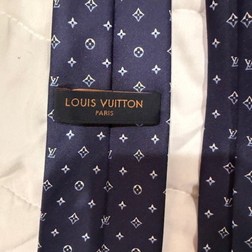 LOUIS VUITTON MENS NAVY BLUE NECKTIE - Picture 3 of 3